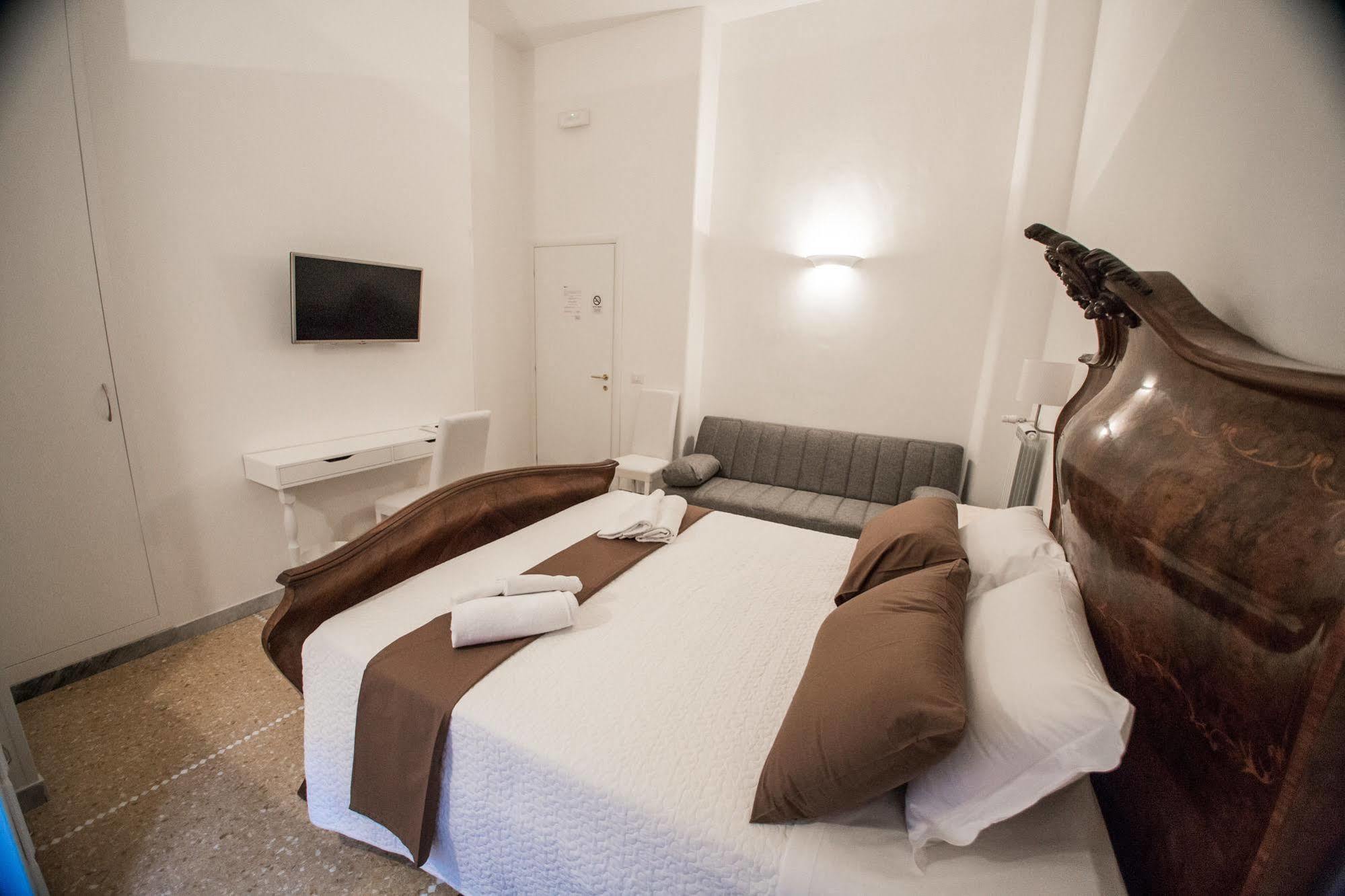 Desiderio Di Roma Hotel ภายนอก รูปภาพ